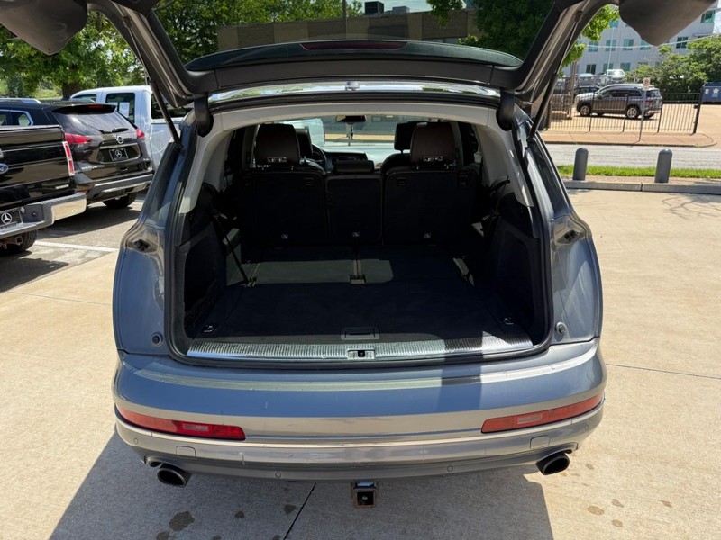 Audi Q7 Vehicle Full-screen Gallery Image 08