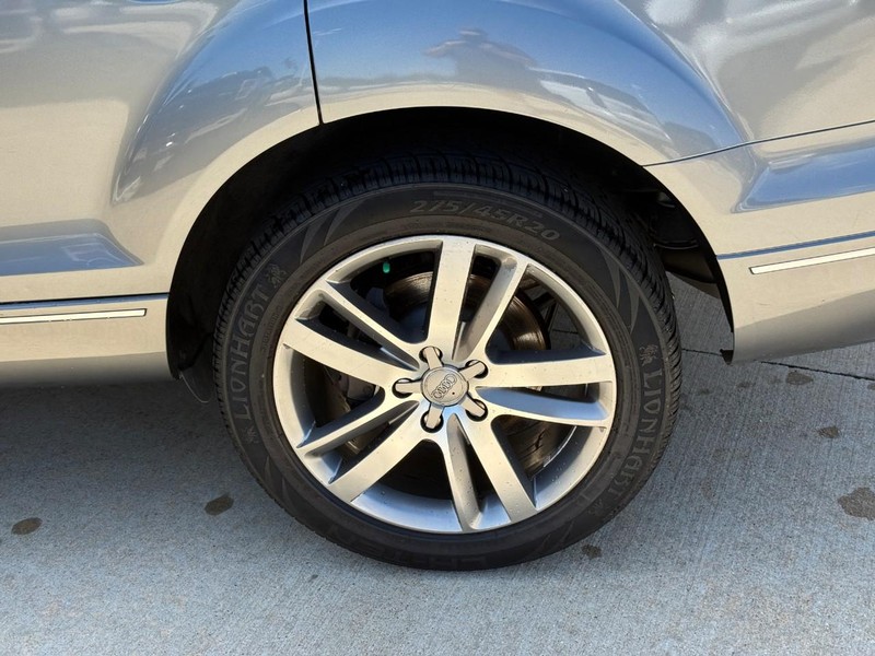 Audi Q7 Vehicle Full-screen Gallery Image 09