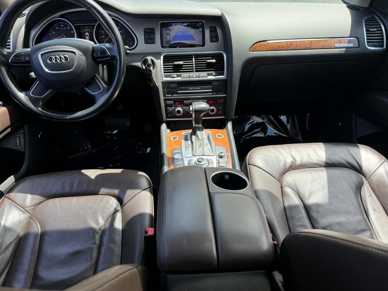 Audi Q7 Vehicle Full-screen Gallery Image 12