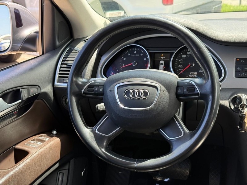 Audi Q7 Vehicle Full-screen Gallery Image 13