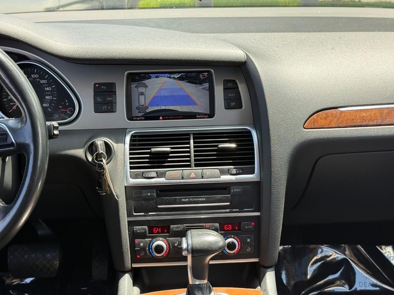 Audi Q7 Vehicle Full-screen Gallery Image 14