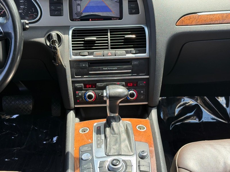 Audi Q7 Vehicle Full-screen Gallery Image 15