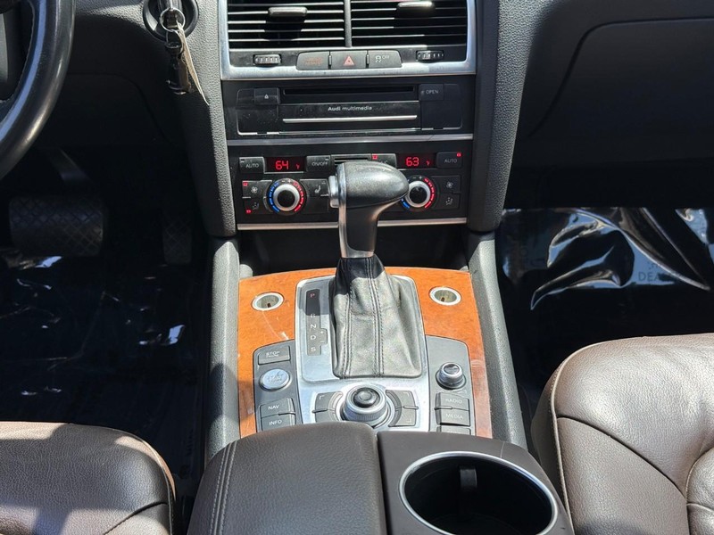 Audi Q7 Vehicle Full-screen Gallery Image 16