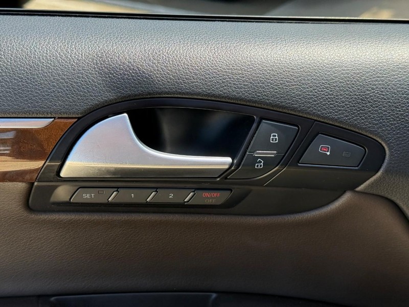 Audi Q7 Vehicle Full-screen Gallery Image 18