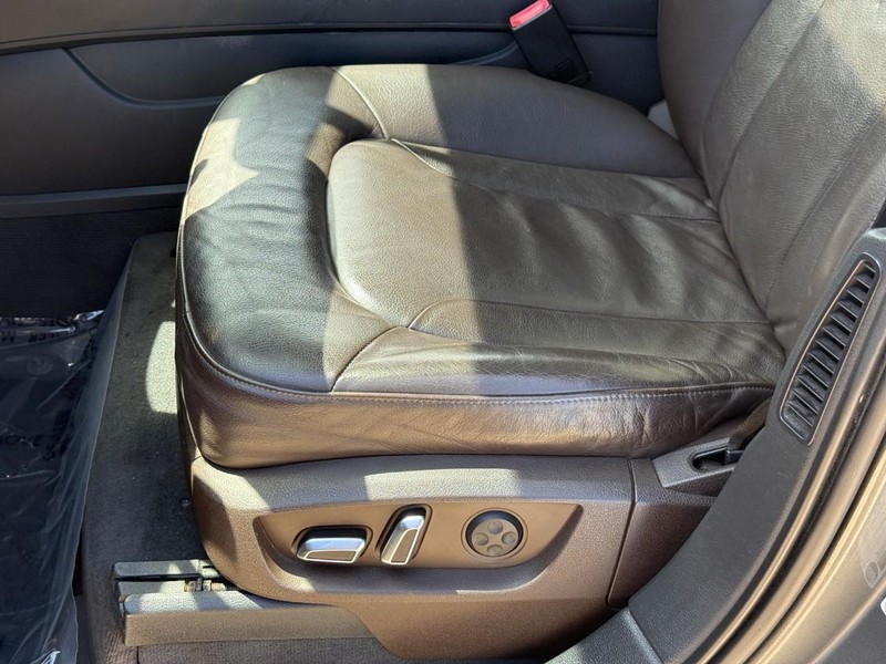 Audi Q7 Vehicle Full-screen Gallery Image 19