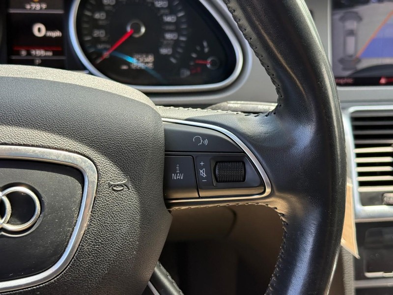 Audi Q7 Vehicle Full-screen Gallery Image 22