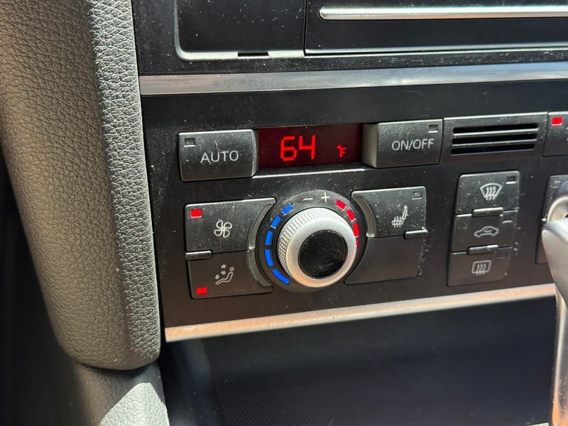 Audi Q7 Vehicle Full-screen Gallery Image 25