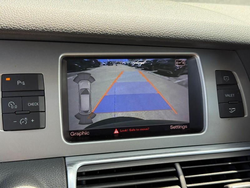 Audi Q7 Vehicle Full-screen Gallery Image 26