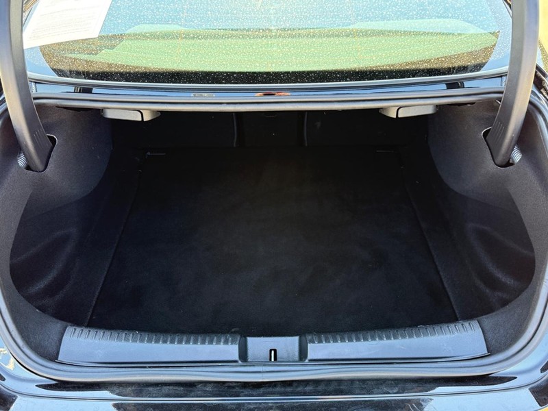 Mercedes-Benz CLA Vehicle Full-screen Gallery Image 04