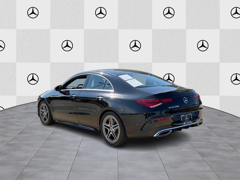 Mercedes-Benz CLA Vehicle Full-screen Gallery Image 06