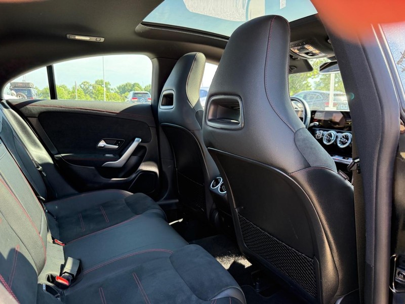 Mercedes-Benz CLA Vehicle Full-screen Gallery Image 10