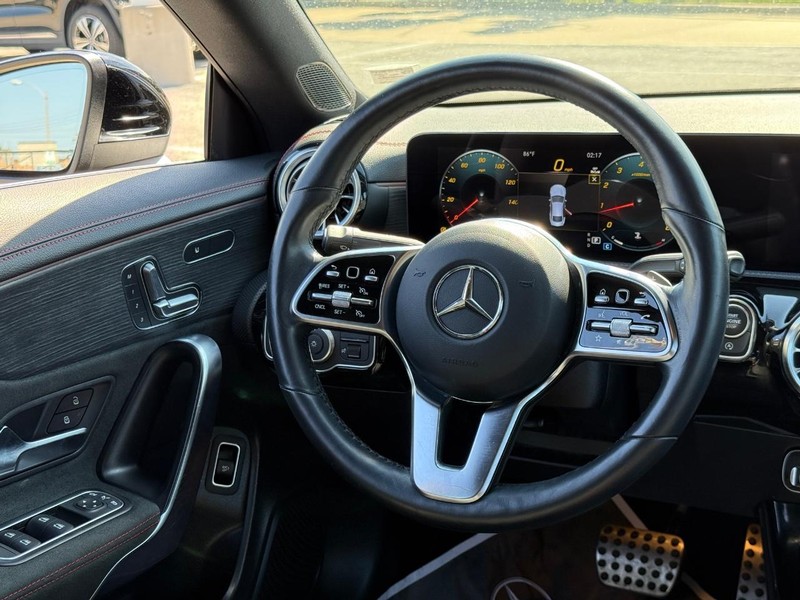 Mercedes-Benz CLA Vehicle Full-screen Gallery Image 12