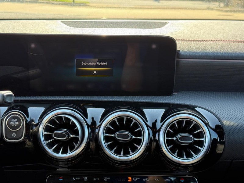 Mercedes-Benz CLA Vehicle Full-screen Gallery Image 13