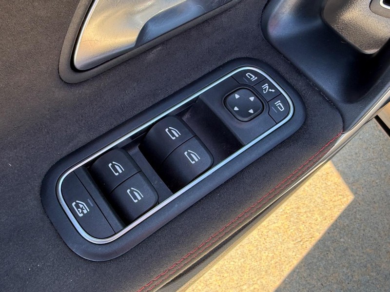 Mercedes-Benz CLA Vehicle Full-screen Gallery Image 15