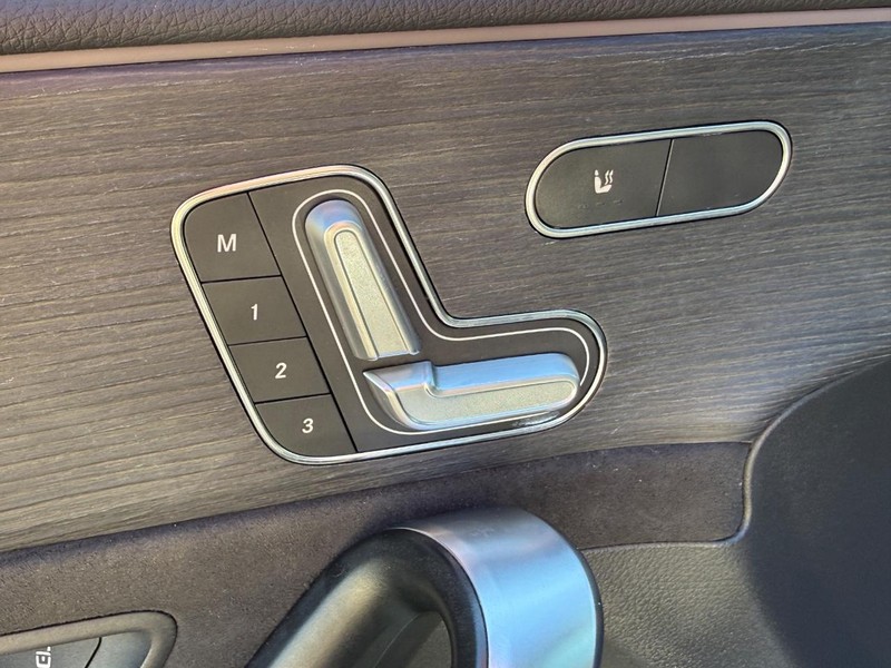 Mercedes-Benz CLA Vehicle Full-screen Gallery Image 16