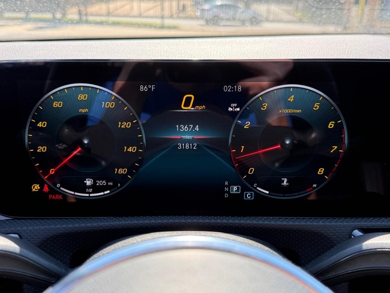 Mercedes-Benz CLA Vehicle Full-screen Gallery Image 21