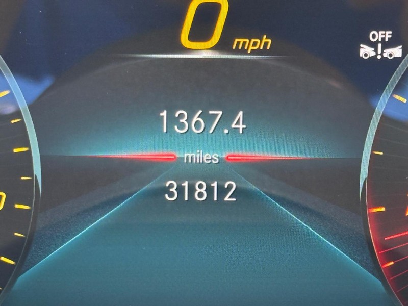 Mercedes-Benz CLA Vehicle Full-screen Gallery Image 22