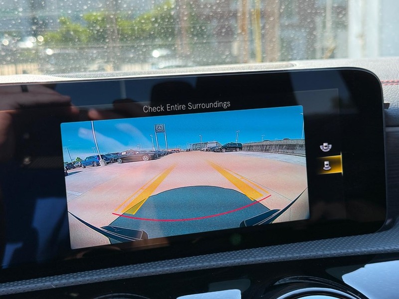 Mercedes-Benz CLA Vehicle Full-screen Gallery Image 23