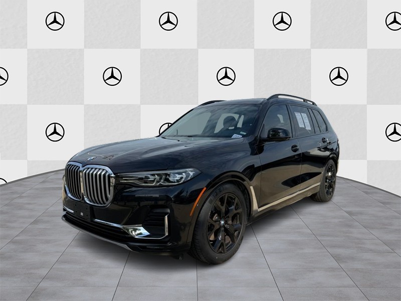 BMW X7 Vehicle Full-screen Gallery Image 05