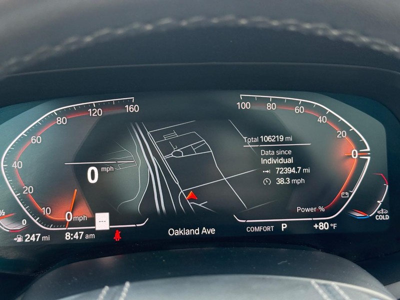 BMW X7 Vehicle Full-screen Gallery Image 23