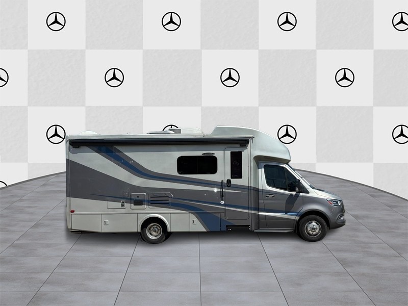 Mercedes-Benz Sprinter Cab Chassis Vehicle Full-screen Gallery Image 2