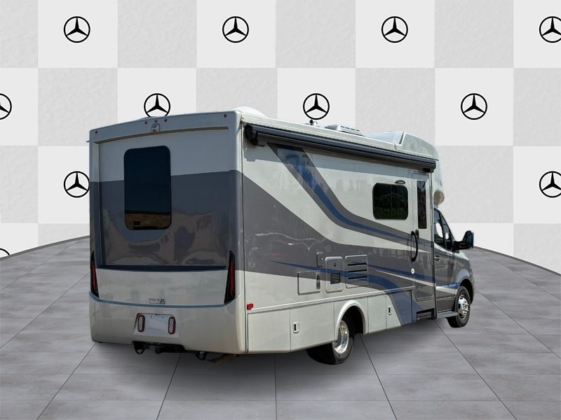 Mercedes-Benz Sprinter Cab Chassis Vehicle Full-screen Gallery Image 3