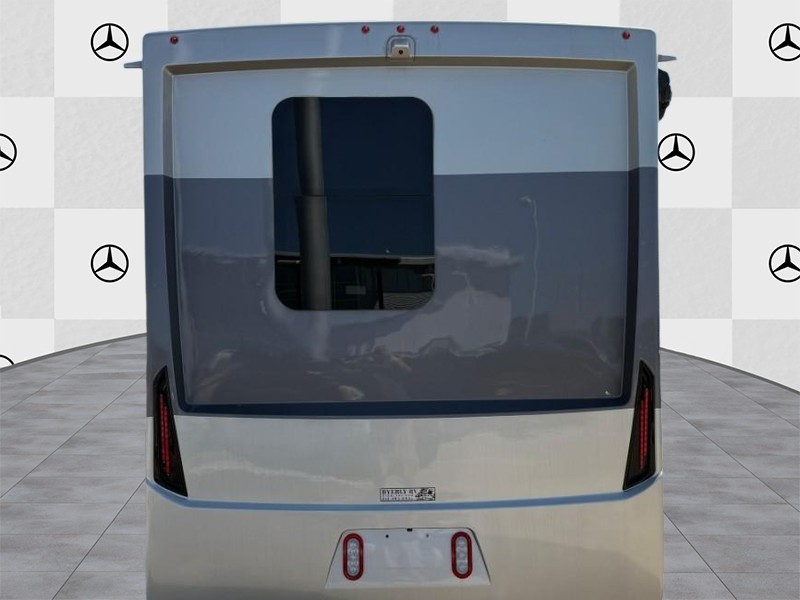 Mercedes-Benz Sprinter Cab Chassis Vehicle Full-screen Gallery Image 4