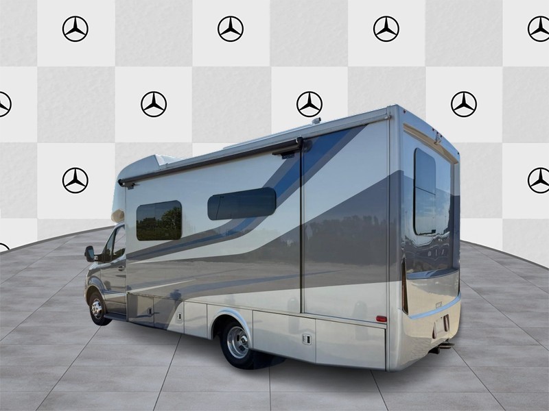 Mercedes-Benz Sprinter Cab Chassis Vehicle Full-screen Gallery Image 5