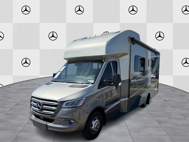 Mercedes-Benz Sprinter Cab Chassis Vehicle Full-screen Gallery Image 6