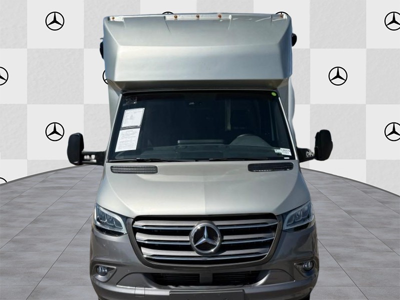 Mercedes-Benz Sprinter Cab Chassis Vehicle Full-screen Gallery Image 7