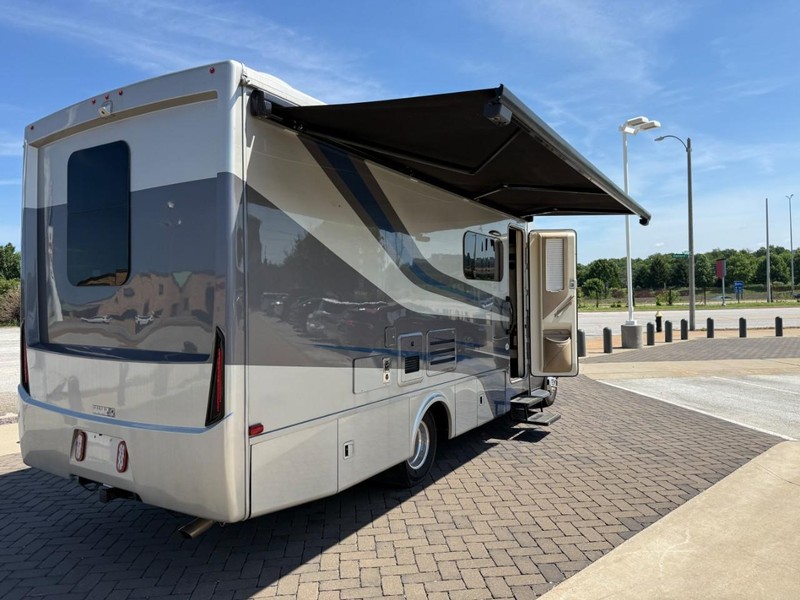 Mercedes-Benz Sprinter Cab Chassis Vehicle Full-screen Gallery Image 8