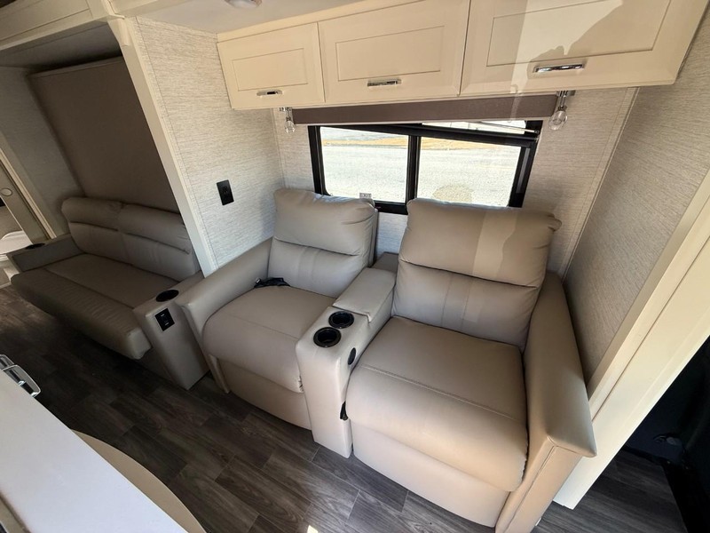 Mercedes-Benz Sprinter Cab Chassis Vehicle Full-screen Gallery Image 10