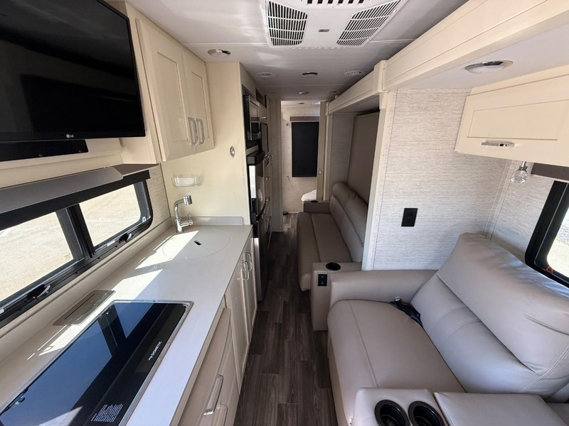 Mercedes-Benz Sprinter Cab Chassis Vehicle Full-screen Gallery Image 11