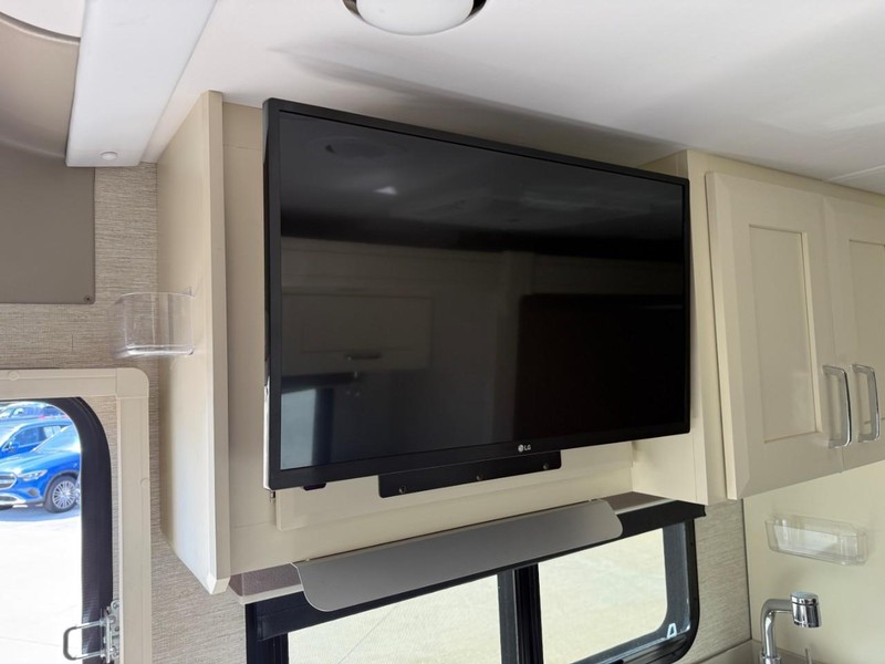 Mercedes-Benz Sprinter Cab Chassis Vehicle Full-screen Gallery Image 12