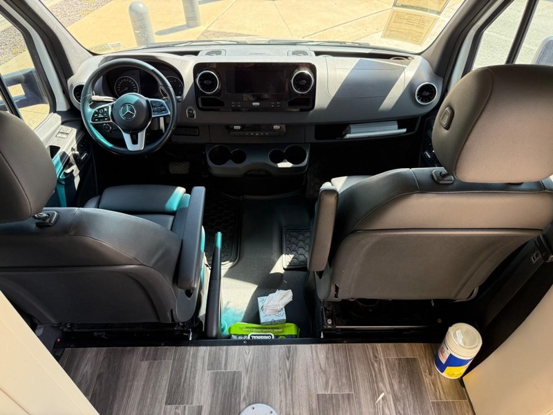 Mercedes-Benz Sprinter Cab Chassis Vehicle Full-screen Gallery Image 13