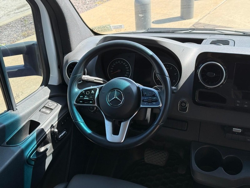 Mercedes-Benz Sprinter Cab Chassis Vehicle Full-screen Gallery Image 14