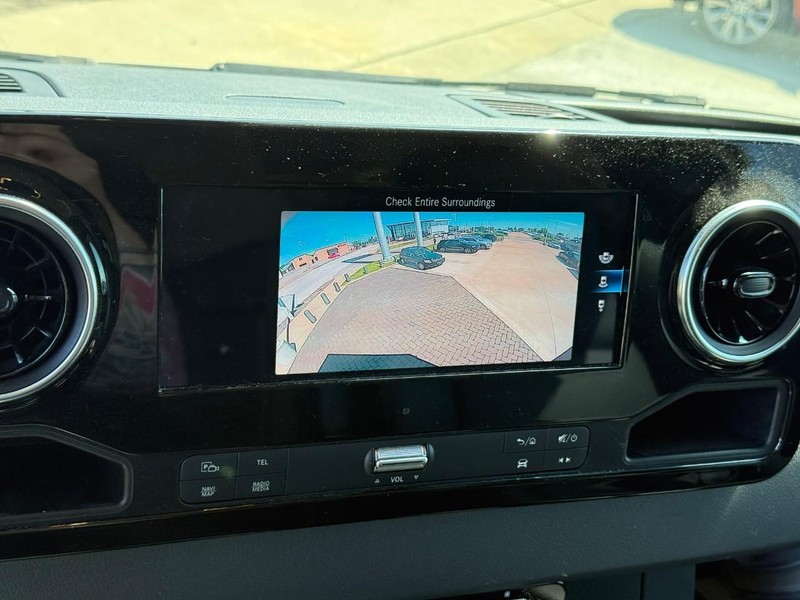 Mercedes-Benz Sprinter Cab Chassis Vehicle Full-screen Gallery Image 25