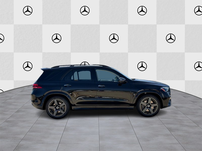 Mercedes-Benz GLE Vehicle Full-screen Gallery Image 2