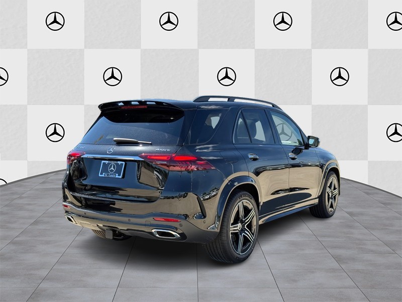 Mercedes-Benz GLE Vehicle Full-screen Gallery Image 3