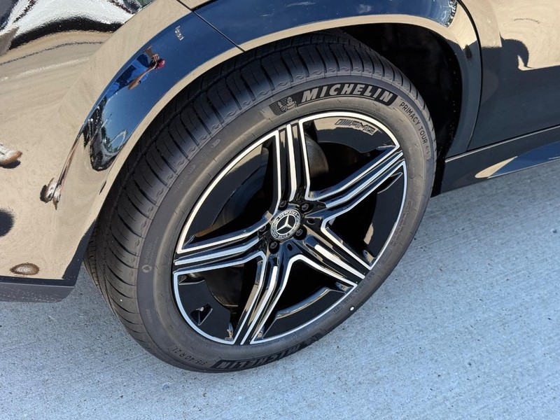 Mercedes-Benz GLE Vehicle Full-screen Gallery Image 4