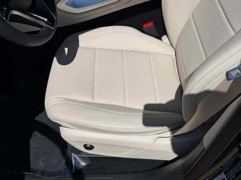 Mercedes-Benz GLE Vehicle Full-screen Gallery Image 13