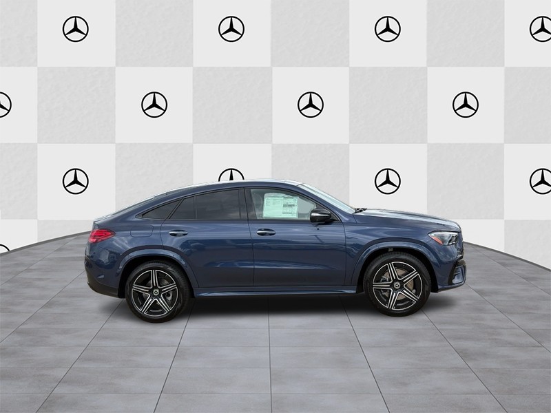 Mercedes-Benz GLE Vehicle Full-screen Gallery Image 2