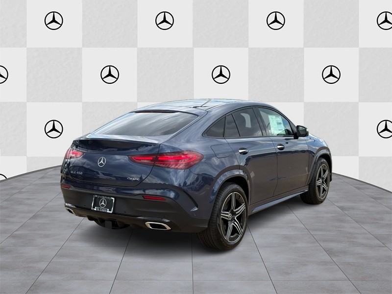 Mercedes-Benz GLE Vehicle Full-screen Gallery Image 3