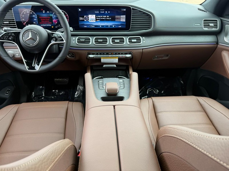 Mercedes-Benz GLE Vehicle Full-screen Gallery Image 9
