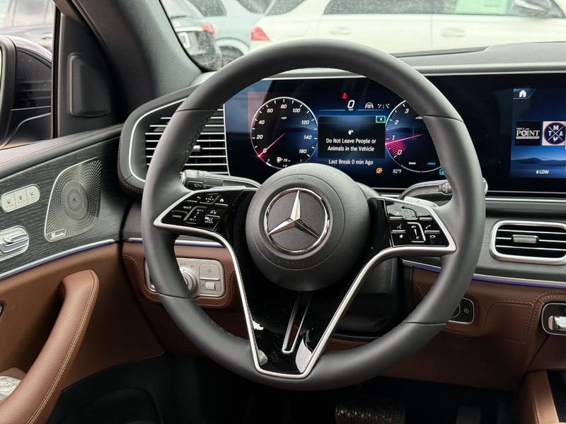 Mercedes-Benz GLE Vehicle Full-screen Gallery Image 10