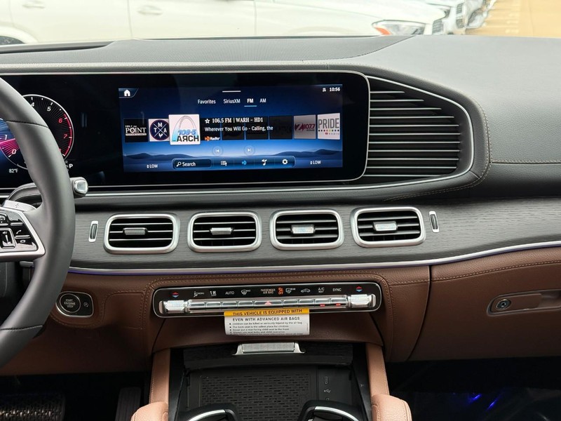 Mercedes-Benz GLE Vehicle Full-screen Gallery Image 11