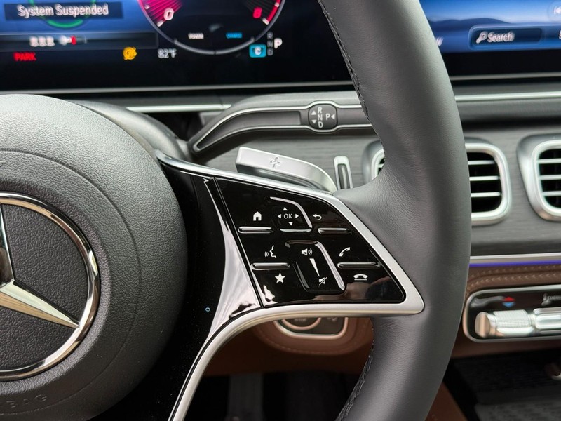 Mercedes-Benz GLE Vehicle Full-screen Gallery Image 17