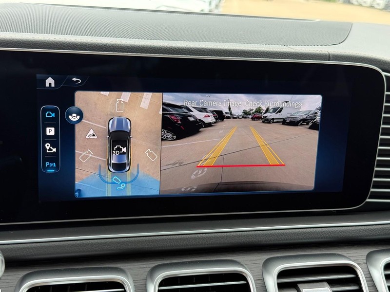 Mercedes-Benz GLE Vehicle Full-screen Gallery Image 19