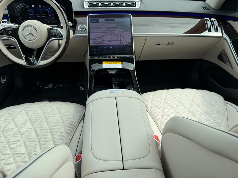 Mercedes-Benz S-Class Vehicle Full-screen Gallery Image 8