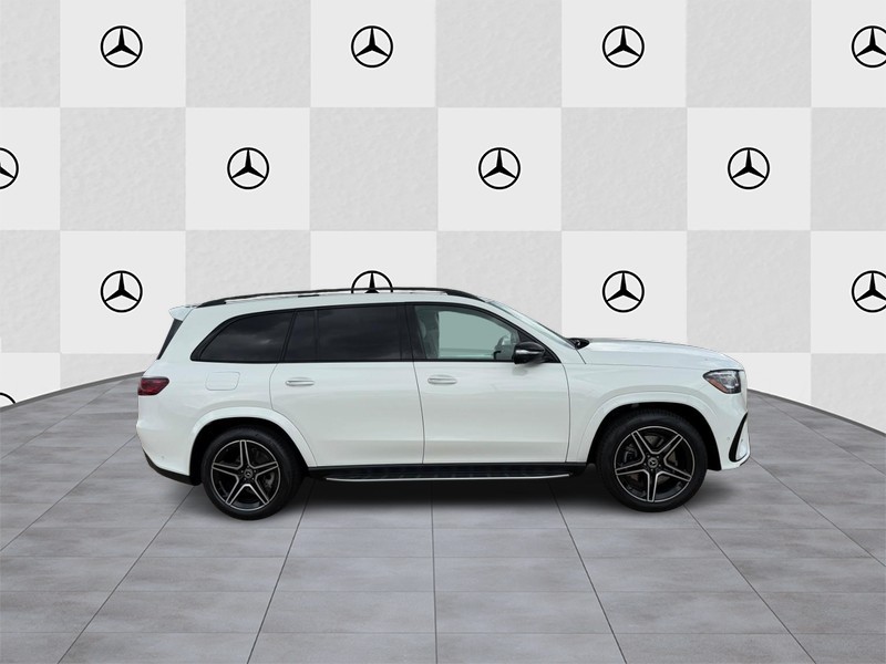 Mercedes-Benz GLS Vehicle Full-screen Gallery Image 2
